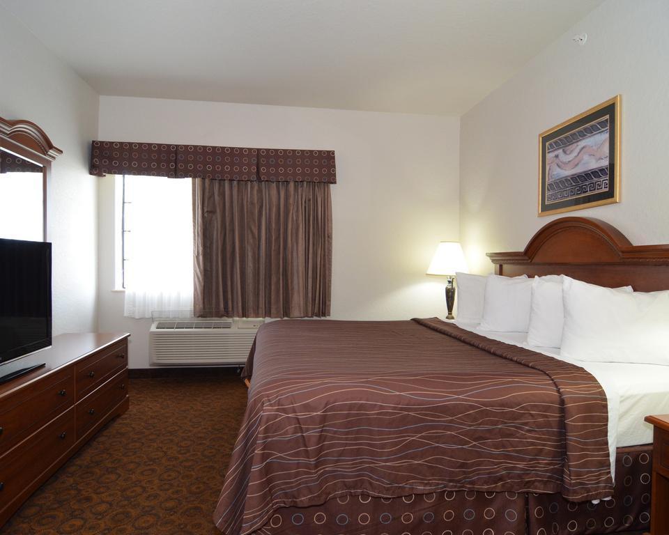 Quality Suites San Antonio Room photo